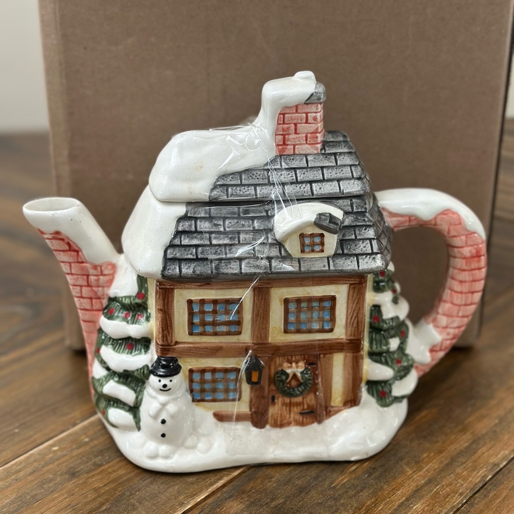 Charming Holiday Teapot with Snowman - White and Brown